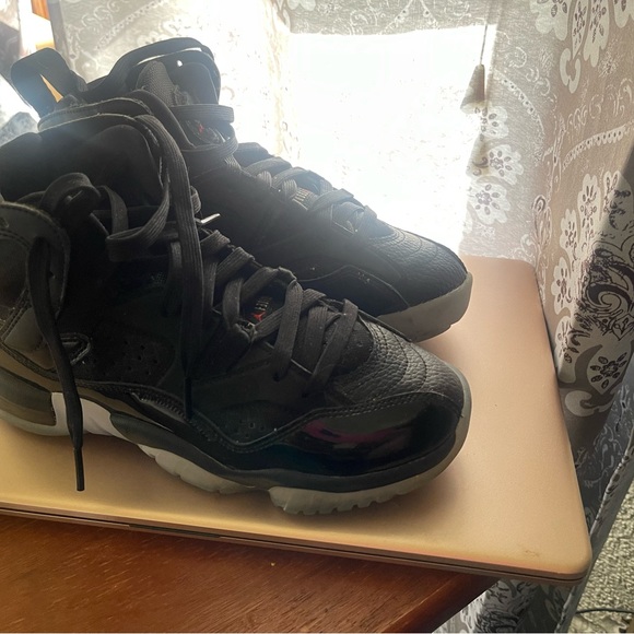 EUC Jordan’s worn about 4 times - Picture 2 of 4